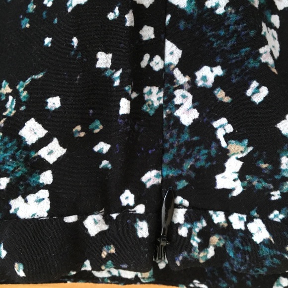 Aritzia Summer Best Flower Pattern Mini Skirt - Picture 3 of 4